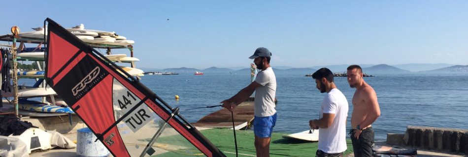 istanbul'da rüzgar sörfü yapmak
