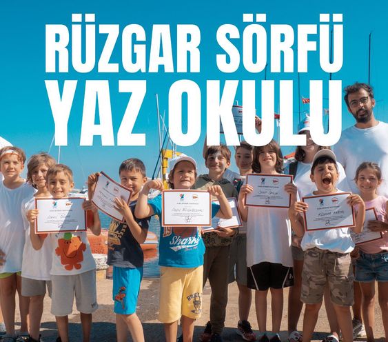 Yaz tatilinde çocuğunuzun denizle buluşmasını istiyor ancak tüm gününü sporla geçirmesi yerine ona serbest zaman da tanımak istiyorsanız; Yarım Gün Rüzgar Sörfü Programımız tam size göre! İstanbul Windsurf Center kalitesiyle sunulan bu program, özellikle rüzgar sörfüne yeni başlayan genç sporcular için mükemmel bir ısınma evresidir.