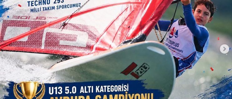 Polonya Sopot'taki Techno 293 Avrupa Şampiyonası'nda kürsüye çıkarak bayrağımızı gururla dalgalandıran milli sporcumuz Bozok Balcı'nın zaferini ve profesyonel sörf eğitimi detaylarını inceleyin.